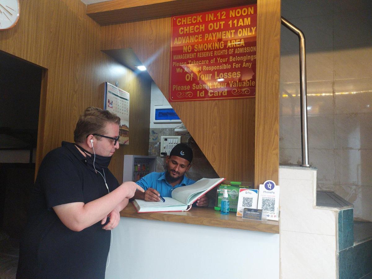 Super Dormitory Ac Deluxe Mumbai Ngoại thất bức ảnh