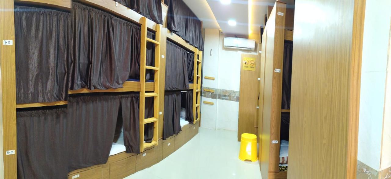 Super Dormitory Ac Deluxe Mumbai Ngoại thất bức ảnh